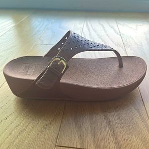 Bestselling incredibly comfortable sandals/ flip flops!